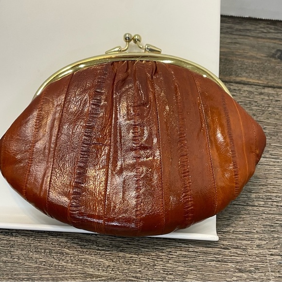 Vintage Leather Clutch with Crescent Shape. Double coin purse. Eel skin. Used. - Picture 2 of 7